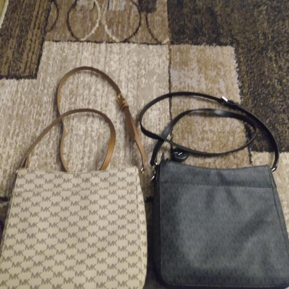 Michael Kors Crossbody 🤎🖤 - Picture 5 of 9